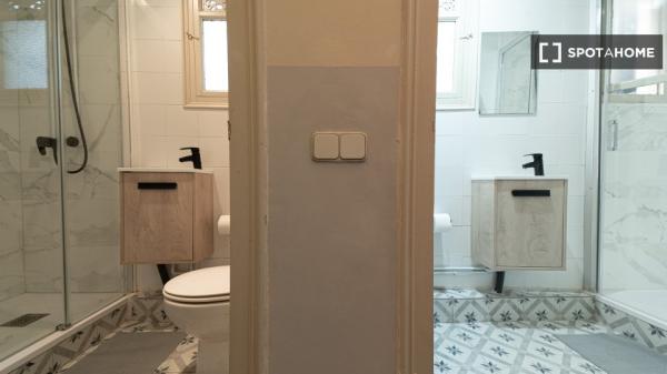 Room in shared apartment in Barcelona