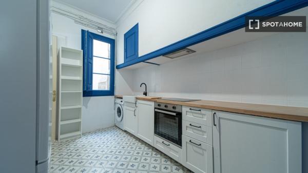 Room in shared apartment in Barcelona