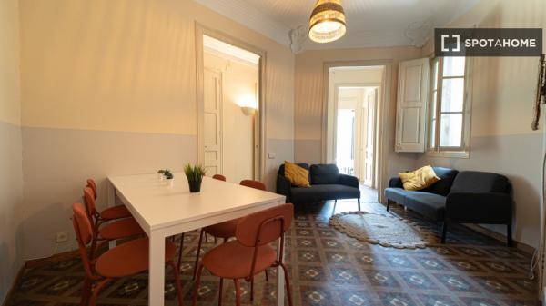 Room in shared apartment in Barcelona