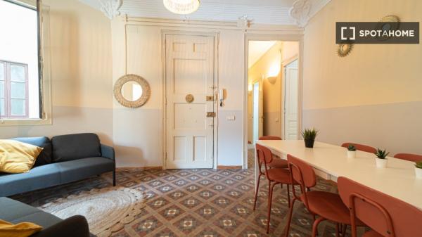 Room in shared apartment in Barcelona
