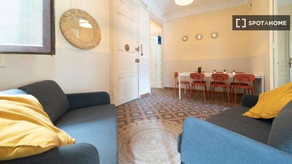 Room in shared apartment in Barcelona