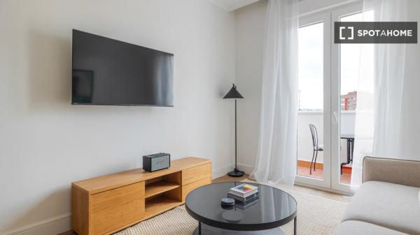 Apartamento de 3 dormitorios en alquiler en Fuente del Berro, Madrid