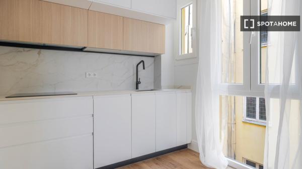 Apartamento de 3 dormitorios en alquiler en Fuente del Berro, Madrid