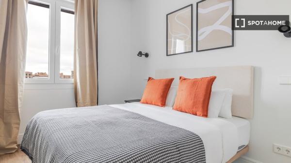 Apartamento de 3 dormitorios en alquiler en Fuente del Berro, Madrid