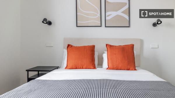 Apartamento de 3 dormitorios en alquiler en Fuente del Berro, Madrid