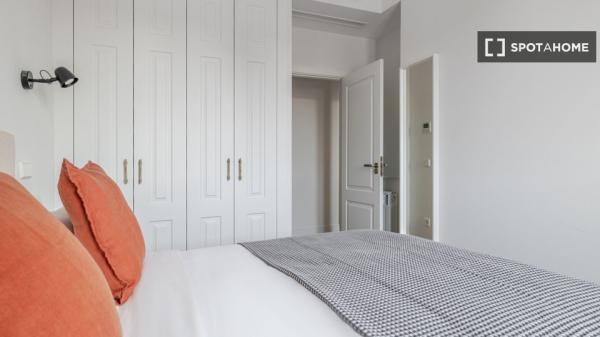 Apartamento de 3 dormitorios en alquiler en Fuente del Berro, Madrid