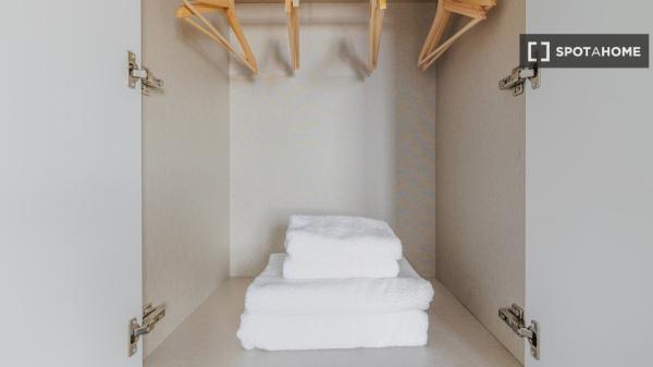 Apartamento de 3 dormitorios en alquiler en Fuente del Berro, Madrid