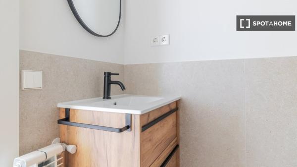 Apartamento de 3 dormitorios en alquiler en Fuente del Berro, Madrid