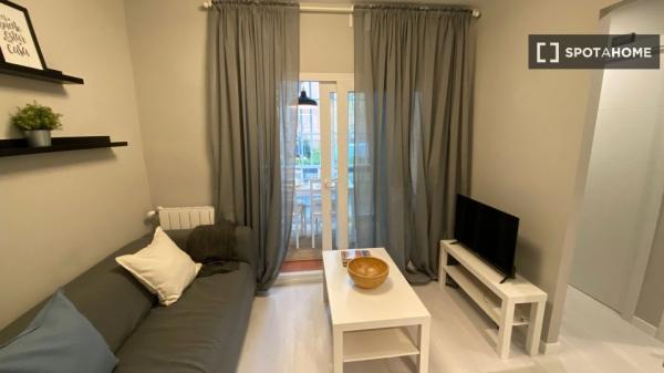 Zimmer in Wohngemeinschaft in Aluche, Madrid, zu vermieten.