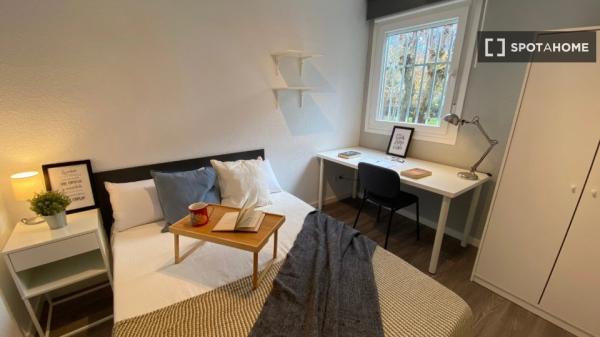 Zimmer in Wohngemeinschaft in Aluche, Madrid, zu vermieten.