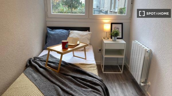 Zimmer in Wohngemeinschaft in Aluche, Madrid, zu vermieten.