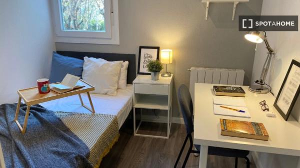 Zimmer in Wohngemeinschaft in Aluche, Madrid, zu vermieten.