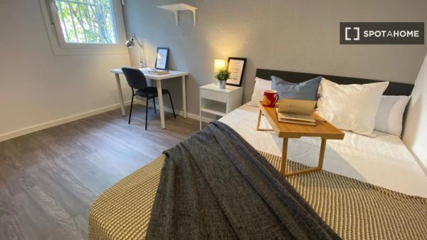 Zimmer in Wohngemeinschaft in Aluche, Madrid, zu vermieten.