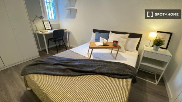 Zimmer in Wohngemeinschaft in Aluche, Madrid, zu vermieten.