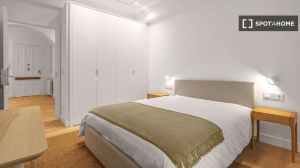 Pokój w 6-pokojowym apartamencie w Gros, San Sebastián