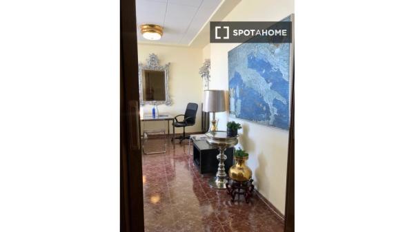 Habitación en piso compartido en alquiler en Sant Francesc, Valencia