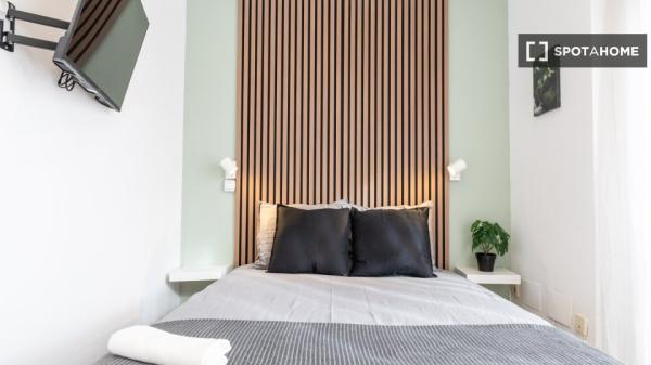 Habitación en piso compartido de 4 habitaciones en alquiler en Numancia, Madrid