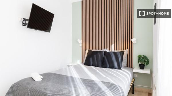 Habitación en piso compartido de 4 habitaciones en alquiler en Numancia, Madrid