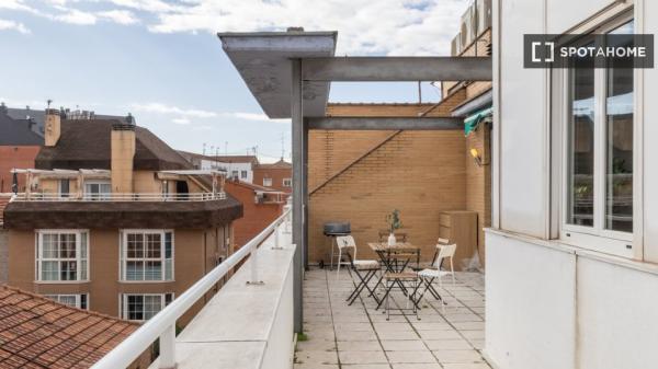 Habitación en piso compartido de 4 habitaciones en alquiler en Numancia, Madrid