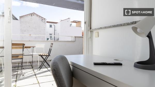 Habitación en piso compartido de 4 habitaciones en alquiler en Numancia, Madrid