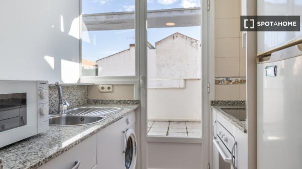 Habitación en piso compartido de 4 habitaciones en alquiler en Numancia, Madrid