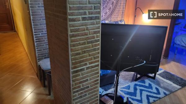 Habitación en piso compartido en madrid.