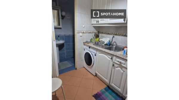 Habitación en piso compartido en madrid.
