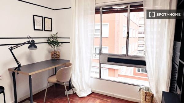 Room in shared apartment in Madrid