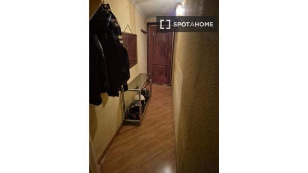 Habitación en piso compartido en madrid.