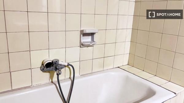 Room in shared apartment in Madrid