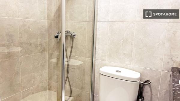 Room in shared apartment in Madrid