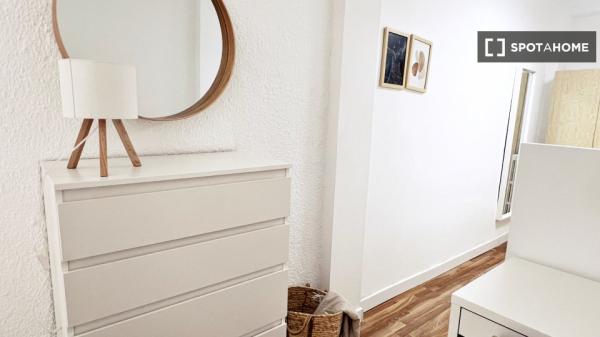 Room in shared apartment in Madrid