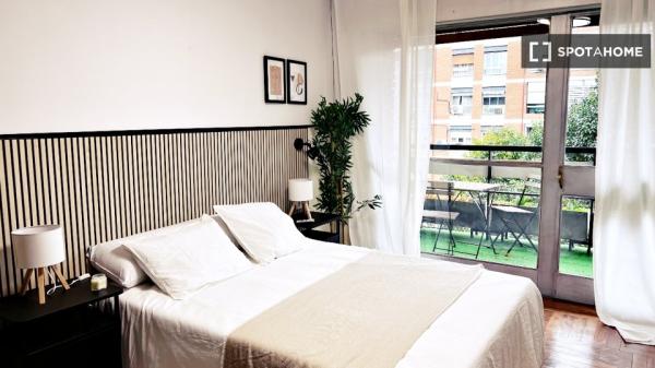 Room in shared apartment in Madrid