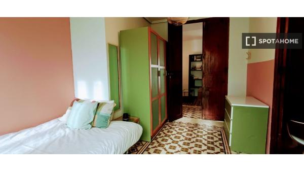 Habitación en piso compartido de 3 habitaciones, Burjassot