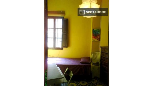 Habitación en piso compartido de 3 habitaciones, Burjassot