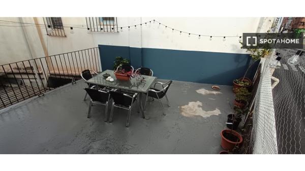 Habitación en piso compartido de 3 habitaciones, Burjassot