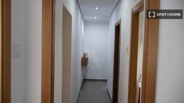 Appartement de 2 chambres à louer à Alfafar, Valence.