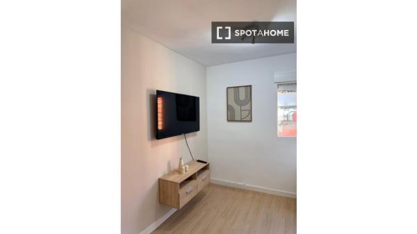Room in shared 4-bedroom, Casería de Montijo, Granada