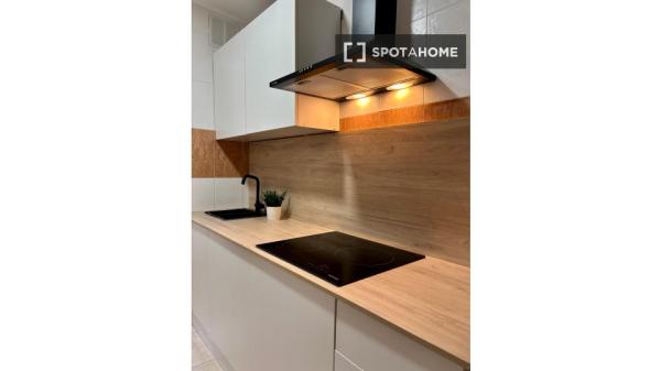 Room in shared 4-bedroom, Casería de Montijo, Granada