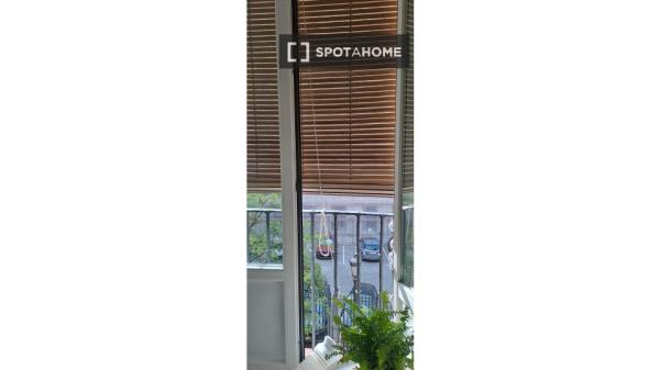 Habitación en piso compartido en madrid.