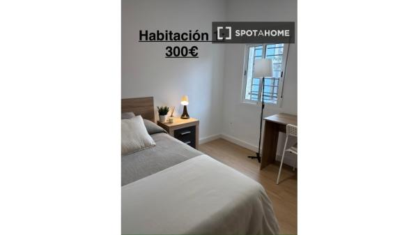 Room in shared 4-bedroom, Casería de Montijo, Granada