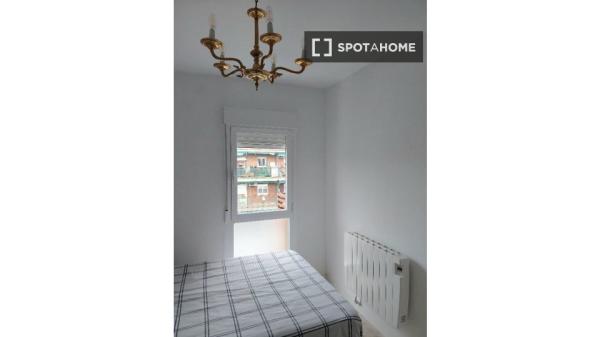 Zimmer in einer 3-Zimmer-WG in Leganés zu vermieten