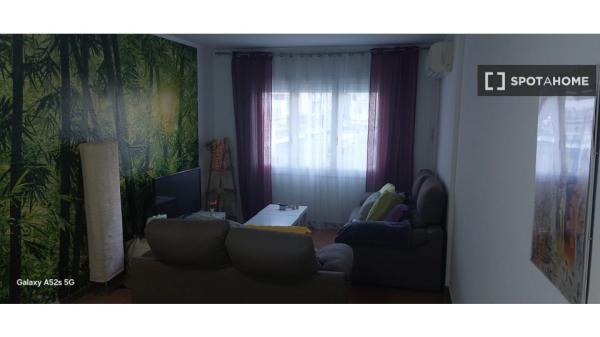 Room in shared 4-bedroom flat in Eixample, Barcelona