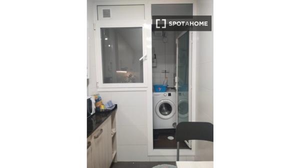 Room in shared 4-bedroom flat in Eixample, Barcelona