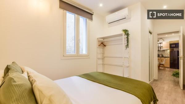 Habitación en piso compartido en alquiler en Embajadores, Madrid