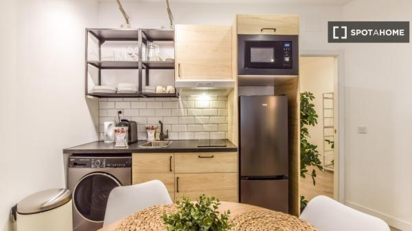 Habitación en piso compartido en alquiler en Embajadores, Madrid