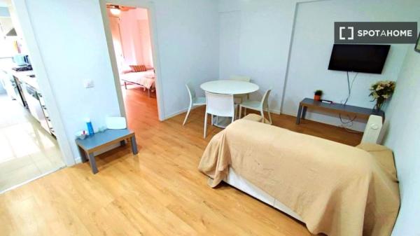 Pokój we wspólnym mieszkaniu w València