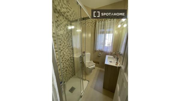 Pokój we wspólnym mieszkaniu w Madrycie