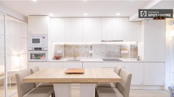 Apartamento de 1 dormitorio en alquiler en Salvador, Madrid