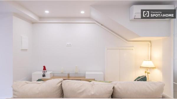 Apartamento de 1 dormitorio en alquiler en Salvador, Madrid